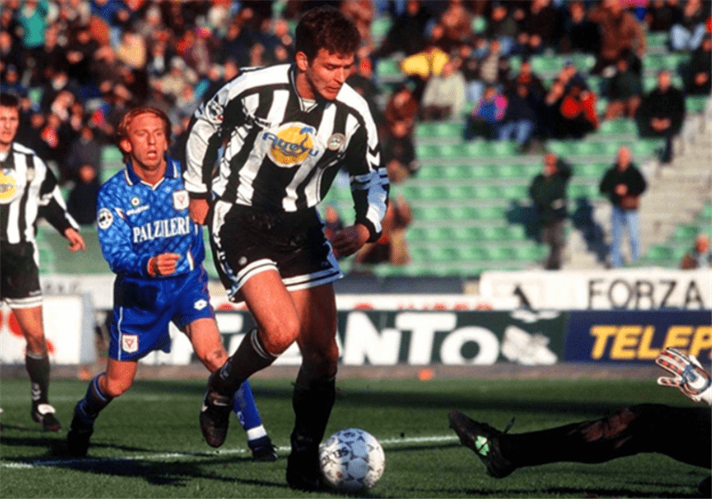  马赛主帅变阵收到奇效，边路突破撕开对手防线  