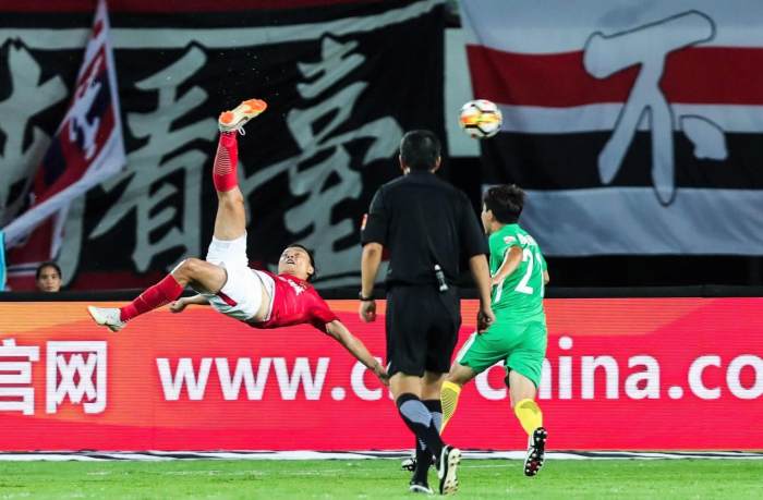  圣埃蒂安边锋突破犀利，内切射门技惊四座