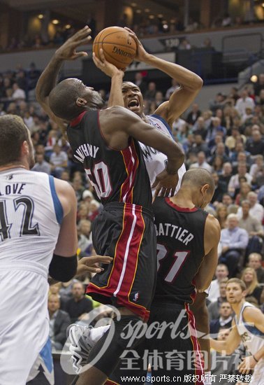  鲍文双响助拳,西汉姆联客场擒下狼队  